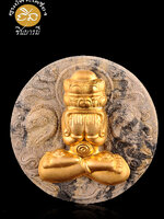 ปิดตาพังพระกาฬ รุ่น "บารมี ศรีวิชัย" เนื้อผงว่านลายเสือ หน้ากากกาไหล่ทอง 5.5 ซม. สวยสมบูรณ์ กล่องเดิมแท้ สร้างปี 2550 สวย สมบูรณ์ ตรงตามรูป