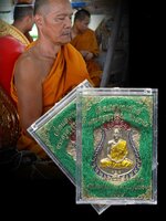 เหรียญเลื่อนสมณศักดิ์ เสมาเต็มองค์ หลวงพ่อทอง สุทธสีโล วัดพระพุทธบาทเขายายหอม เนื้ออัลปาก้าลงยา จารมือ หน้า หลัง ทุกเหรียญ คลิ๊กเพื่อเลือกหมายเลข ได้เลย