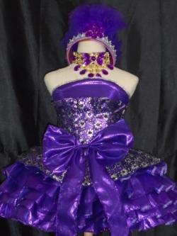 ชุดดรัมเมเยอร์สีม่วงเด็กราคานี้มี ชุด หมวก สร้อย ต่างหู รอบอกตั้งแต่20-30นิ้ว เอวไม่เกิน28นิ้ว สูงไม่เกิน140เซนติเมตร