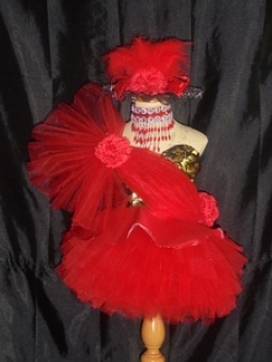 ชุดดรัมเมเยอร์สีแดง ราคานี้ มีชุด หมวก สร้อย ต่างหู รอบอกตั้งแต่20-30นิ้ว สูงไม่เกิน130เซนติเมตร