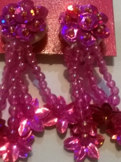 ต่างหูหนีบเด็กระย้าชุดดรัมเมเยอร์ สีชมพูบานเย็น