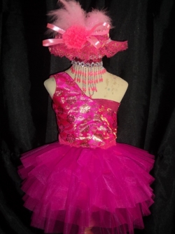 ชุดดรัมเมเยอร์เด็กอนุบาลและประถม ราคานี้ มีชุด แถม หมวก เมื่อซื้อ 12 ชุด ขึ้นไป ได้หมวก12ใบ รอบอกตั้งแต่20-30นิ้ว สูงไม่เกิน 140เซนติเมตร