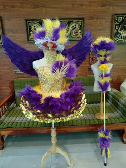 ชุดดรัมเมเยอร์สีม่วง ราคานี้ มีปีก หัว สร้อย ต่างหู ไม้ดรัมเมเยอร์