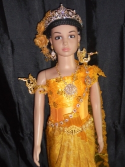 ชุดไทยเด็กอนุบาลสีเหลืองทองรอบอกไม่เกิน24นิ้วเอว24นิ้วสูงไม่เกิน125เซนติเมตรราคานี้ไม่รวมเครื่องประดับ