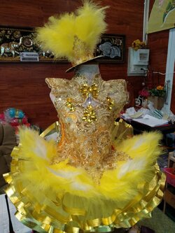 ชุดดรัมเมเยอร์เด็กสีเหลืองไม้ดรัม หัว สร้อย ต่างหูหนีบ รวมจัดส่ง