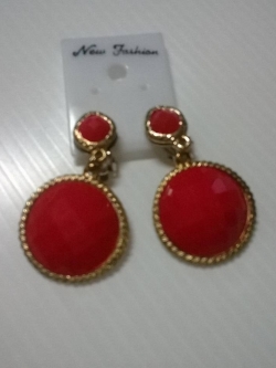 TT57/003ต่างหูหนีบเด็กสีแดง