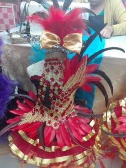 ชุดดรัมเมเยอร์สีแดงเด็กอนุบาลและประถม(หมวก สร้อย ต่างหู)