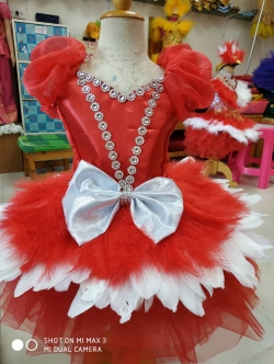 ชุดดรัมเมเยอร์เด็กอนุบาลสีแดง แถม หมวก สร้อย ต่างหู