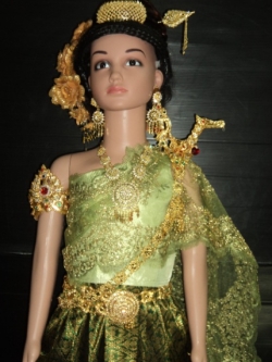 ชุดไทยเด็กอนุบาล-ประถมสีเขียวมรกตผ้าไหม ราคานี้ไม่รวมเครื่องประดับ