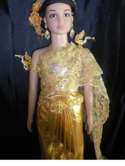 ชุดไทยเด็กอนุบาลและประถมสีทองสไบลูกไม้ดิ้นทองรอบอกไม่เกิน 25นิ้ว สะโพกไม่เกิน24นิ้ว สูงไม่เกิน120Cm มีพร้อมส่งและพรีออร์เดอร์ค่ะราคานี้ไม่รวมเครื่องประดับ