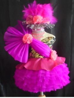 ชุดดรัมเมเยอร์สีชมพู ราคานี้ มีชุด หมวก สร้อย ต่างหู รอบอกตั้งแต่20-30นิ้ว สูง ไม่เกิน130เซนติเมตร