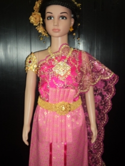 ชุดไทยเด็กสีบานเย็นจีบหน้านางผ้าไหมไทย ราคานี้ไม่รวมเครื่องประดับ