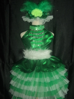 ชุดดรัมเมเยอร์เด็กอนุบาลและประถม ราคานี้ มีชุด แถม หมวก เมื่อซื้อ 12 ชุด ขึ้นไป ได้หมวก12ใบ รอบอกตั้งแต่20-30นิ้ว สูงไม่เกิน 140เซนติเมตร