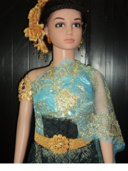 ชุดไทยเด็กสีฟ้าลาย3ราคานี้ไม่รวมเครื่องประดับ