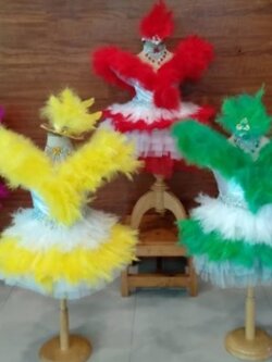 ชุดดรัมเมเยอร์เด็กอนุบาลและประถม คละสี ราคานี้เป็นราคาชุดอย่างเดียว ไม่มีเครื่องประดับ