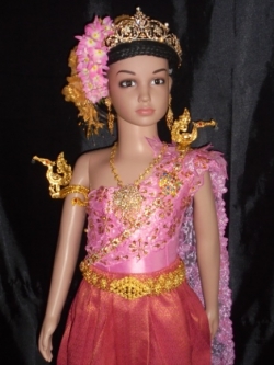 ชุดไทยเด็กอนุบาลสีชมพูรอบอกไม่เกิน24นิ้วเอว24นิ้วสูงไม่เกิน125เซนติเมตรราคานี้ไม่รวมเครื่องประดับ