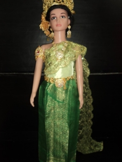 ชุดไทยเด็กสีเขียวมรกตเด็กเอว19นิ้ว-23นิ้วราคานี้ไม่รวมเครื่องประดับ