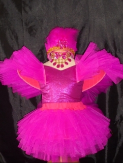 ชุดดรัมเมเยอร์เด็กอนุบาลและประถม ราคานี้ มีชุด แถม หมวก เมื่อซื้อ 12 ชุด ขึ้นไป ได้หมวก12ใบ รอบอกตั้งแต่20-30นิ้ว สูงไม่เกิน 140เซนติเมตร