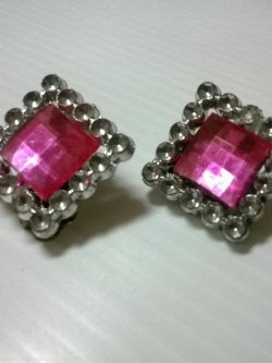 TT57/004ต่างหูหนีบเด็กสีชมพู