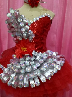 ชุดดรัมเมเยอร์สีแดงเด็กอนุบาลและประถม(ราคานี้ มี สร้อย ต่างหู)