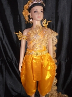 ชุดไทยเด็กอนุบาลและประถมสีทองสไบลูกไม้ดิ้นทองรอบอกไม่เกิน 25นิ้ว สะโพกไม่เกิน24นิ้ว สูงไม่เกิน120Cm มีพร้อมส่งและพรีออร์เดอร์ค่ะราคานี้ไม่รวมเครื่องประดับ