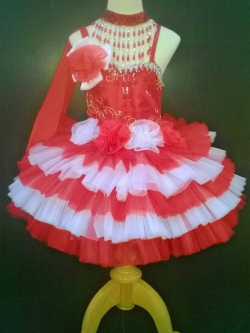 ชุดดรัมเมเยอร์สีแดง ราคานี้ มีชุด หมวก สร้อย ต่างหู รอบอกตั้งแต่20-30นิ้ว สูงไม่เกิน 130 เซนติเมตร