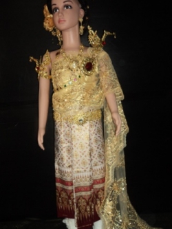 ชุดไทยเด็กอนุบาลผ้าไทยลายอโยธยา(สีขาวทอง)ราคานี้ไม่รวมเครื่องประดับ