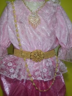 ชุดไทยผ้าลูกไม้ สีชมพู ราคานี้ไม่รวมเครื่องประดับ