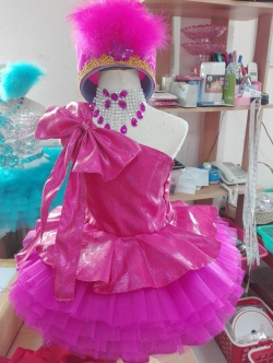 ชุดดรัมเมเยอร์เด็กอนุบาลและประถมราคานี แถม หมวก สร้อย ต่างหู