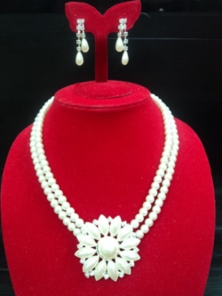 สร้อยไข่มุก