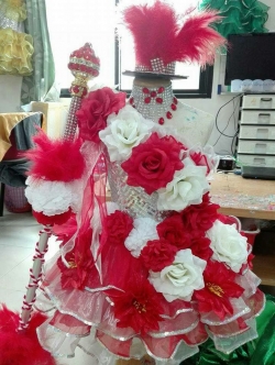 ชุดดรัมเมเยอร์สีแดงดอกไม้(ราคานี้ มีชุด หมวก สร้อย ต่างหู)