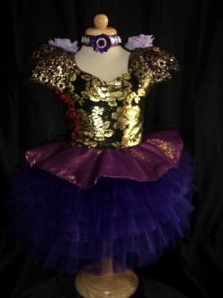 ชุดดรัมเมเยอร์เด็กอนุบาลและประถม ราคานี้ มีชุด แถม หมวก เมื่อซื้อ 12 ชุด ขึ้นไป ได้หมวก12ใบ รอบอกตั้งแต่20-30นิ้ว สูงไม่เกิน 140เซนติเมตร