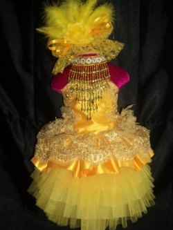 ชุดดรัมเมเยอร์สีเหลือง ราคานี้ มี ชุด หมวก สร้อย ต่างหู รอบอกตั้งแต่20-30นิ้ว เอวไม่เกิน28นิ้ว สูงไ่เกิน140เซนติเมตร