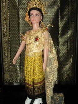 ชุดไทยเด็กอนุบาลผ้าไทยลายอโยธยา(สีเหลืองทอง)ราคานี้ไม่รวมเครื่องประดับ