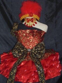 ชุดดรัมเมเยอร์สีแดง ราคานี้ มีชุด หมวก สร้อย ต่างหู รอบอกตั้งแต่20-30นิ้ว สูงไม่เกิน 130 เซนติเมตร