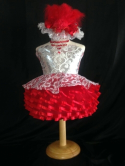 ชุดดรัมเมเยอร์เด็กอนุบาลและประถม ราคานี้ มีชุด แถม หมวก เมื่อซื้อ 12 ชุด ขึ้นไป ได้หมวก12ใบ รอบอกตั้งแต่20-30นิ้ว สูงไม่เกิน 140เซนติเมตร