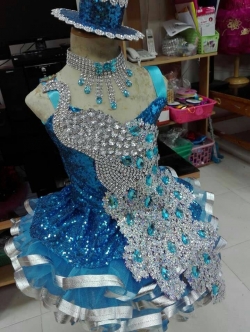 ชุดดรัมเมเยอร์นกยูงเด็กอนุบาลและประถม (แถม หมวก สร้อย ต่างหู)ไม่รวมไม้ดรัมค่ะ