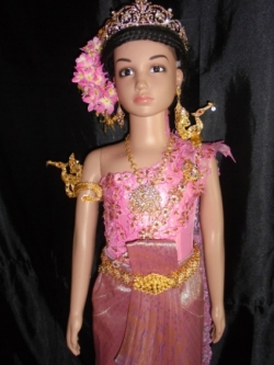 ชุดไทยเด็กอนุบาลสีชมพูกะปิรอบอกไม่เกิน24นิ้ว เอวไม่เกิน24นิ้ว สูงไม่เกิน130เซนติเมตร ราคานี้ไม่รวมเครื่องประดับ