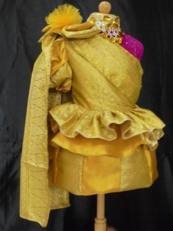 ชุดดรัมเมเยอร์เด็กนุบาลสีทองผ้าไหมจันทร์ฉายสอดดิ้นทอง S M ขายราคาเดียว แถมหมวกที่ทางไลน์ จัดให้ค่ะ