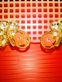 ต่างหูหนีบ(สีส้ม)รูปผีเสื้อตัวน้อยเหมาะสำหรับคุณหนู