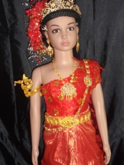 ชุดไทยเด็กอนุบาลสีแดงรอบอกไม่เกิน24นิ้วเอวไม่เกิน24นิ้วสูงไม่เกิน130เซนติเมตรราคานี้ไม่รวมเครื่องประดับ