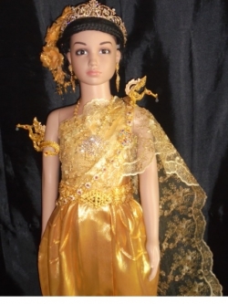 ชุดไทยโจงกระเบนสีทองเด็กอนุบาลและประถมสีทองสไบลูกไม้ดิ้นทองรอบอกไม่เกิน 25นิ้ว สะโพกไม่เกิน24นิ้ว สูงไม่เกิน120Cm มีพร้อมส่งและพรีออร์เดอร์ค่ะราคานี้ไม่รวมเครื่องประดับ