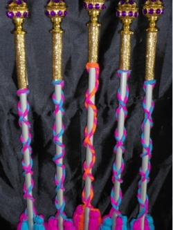 ไม้ดรัมเมเยอร์น้ำหนักเบามีขายทุกขนาดไซส์ทุกสีพู่เชือกความสูงเริ่มที่80เซนติเมตรหัวสีทอง