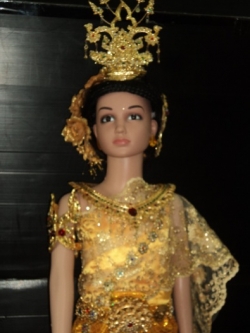 ชุดไทยเด็ก(งานปัก)สีทอง อก20-24นิ้ว เอว20-24นิ้ว ยาวเอวลงขา24นิ้ว แยกชิ้น ราคานี้ไม่รวมเครื่องประดับ