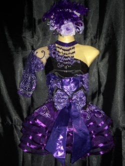 ชุดดรัมเมเยอร์สีม่วงเด็กราคานี้มี ชุด หมวก สร้อย ต่างหู รอบอกตั้งแต่20-30นิ้ว เอวไม่เกิน28นิ้ว สูงไม่เกิน140เซนติเมตร