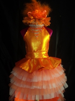 ชุดดรัมเมเยอร์เด็กอนุบาลและประถม ราคานี้ มีชุด แถม หมวก เมื่อซื้อ 12 ชุด ขึ้นไป ได้หมวก12ใบ รอบอกตั้งแต่20-30นิ้ว สูงไม่เกิน 140เซนติเมตร