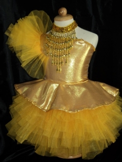 ชุดดรัมเมเยอร์เด็กอนุบาลและประถม ราคานี้ มีชุด แถม หมวก เมื่อซื้อ 12 ชุด ขึ้นไป ได้หมวก12ใบ รอบอกตั้งแต่20-30นิ้ว สูงไม่เกิน 140เซนติเมตร