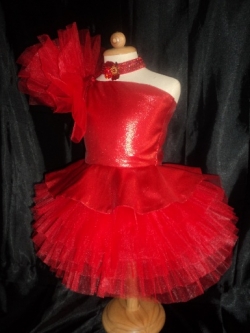 ชุดดรัมเมเยอร์เด็กอนุบาลและประถม ราคานี้ มีชุด แถม หมวก เมื่อซื้อ 12 ชุด ขึ้นไป ได้หมวก12ใบ รอบอกตั้งแต่20-30นิ้ว สูงไม่เกิน 140เซนติเมตร