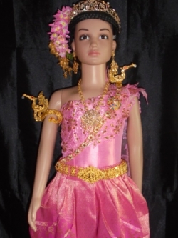 ชุดไทยเด็กอนุบาลสีชมพูหวานรอบอกไม่เกิน24นิ้วเอว24นิ้วสูงไม่เกิน125เซนติเมตร ราคานี้ไม่รวมเครื่องประดับ