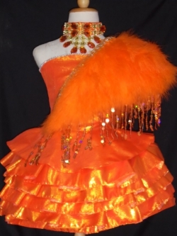 ชุดดรัมเมเยอร์สีส้ม ราคานี้มี ชุด หมวก สร้อย ต่างหู รอบอกตั้งแต่20-30นิ้ว เอวไม่เกิน28นิ้ว สูงไม่เกิน140เซนติเมตร